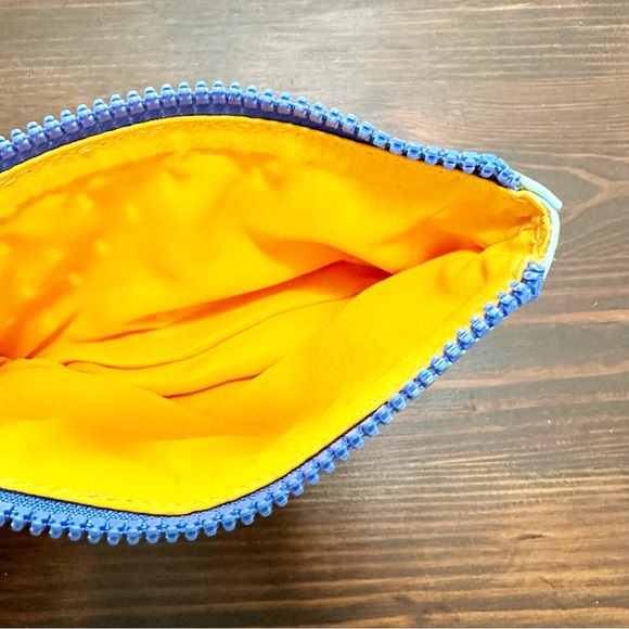 Urban outfitters mini pineapple makeup/pencil case - Picture 3 of 3